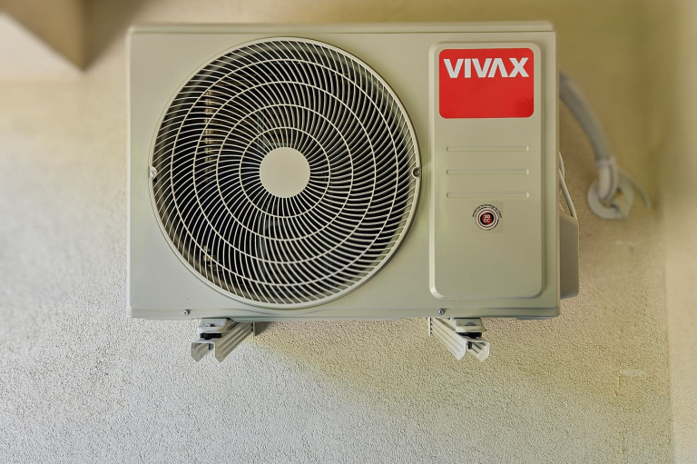 VIVAX R+